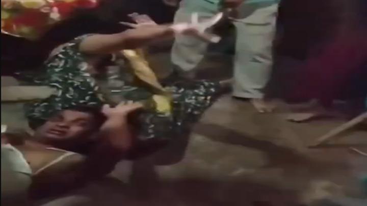 প্রবাসীর স্ত্রীর সঙ্গে গভীর রাতে পরকীয়া: প্রেমিক হাতেনাতে ধরা
